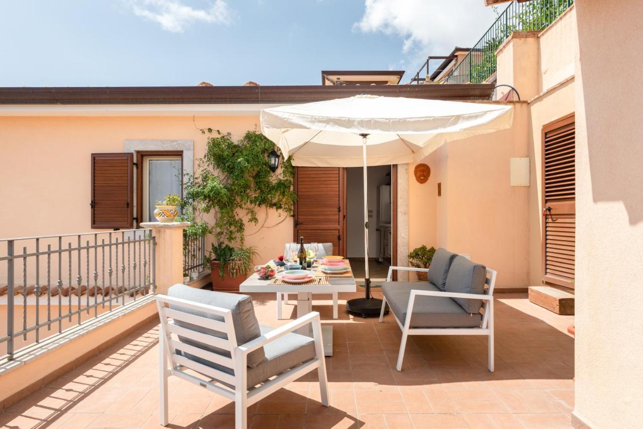 Taormina Panoramic Apartment With Parking Exterior photo